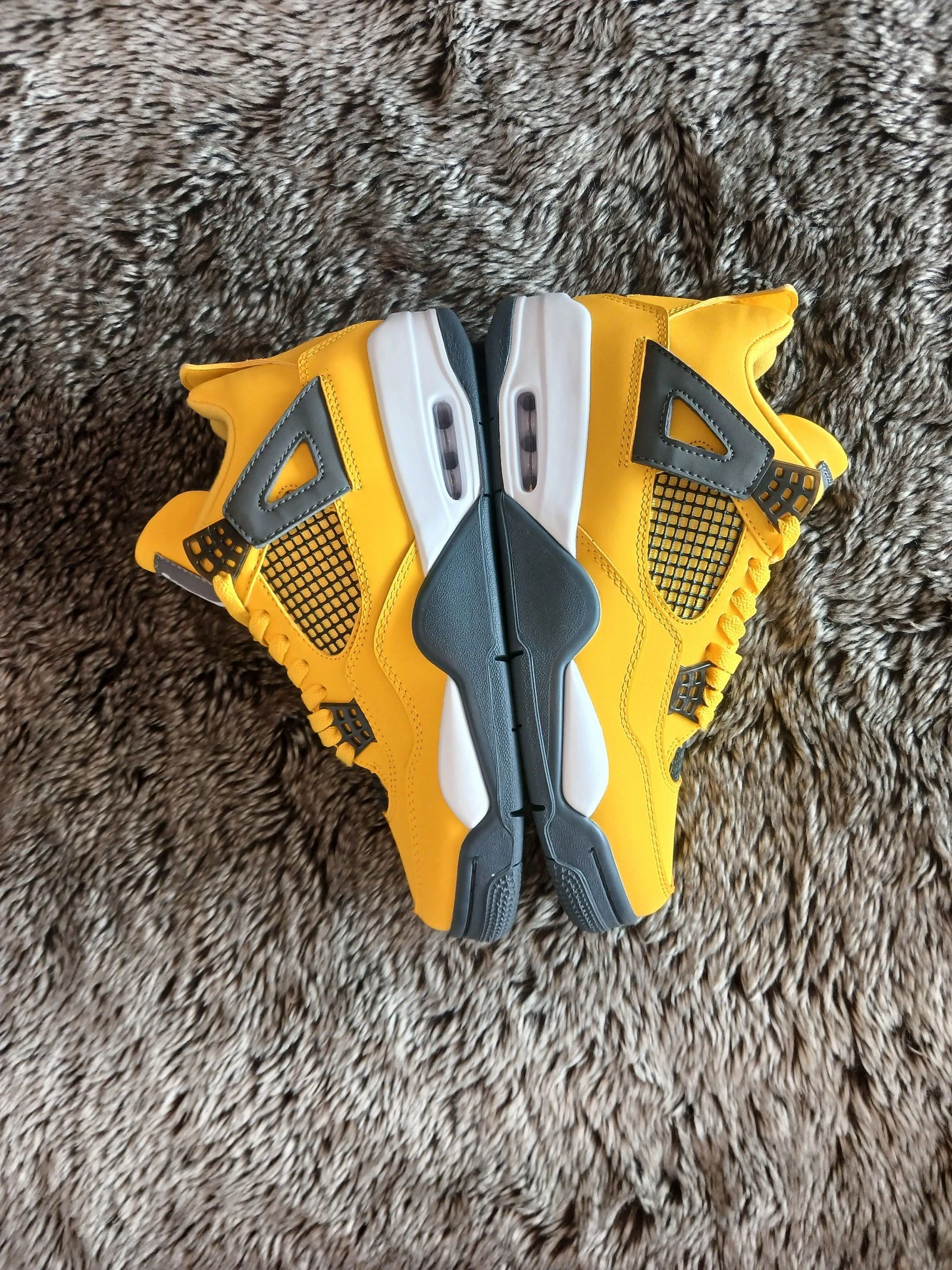 Nike Air Jordan 4 jaunes – photo 3